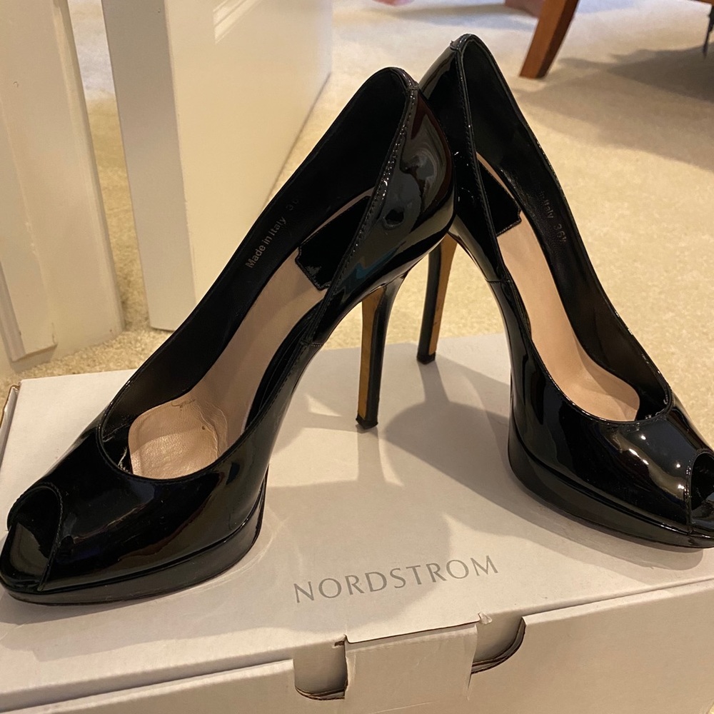 Christian Dior black patent leather peep toe Pumps